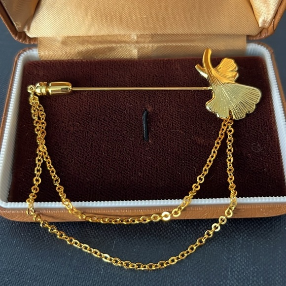VTG Hotel Okura Very Rare 1950's Japan Gold Tone Gingko Leaves Hat Pin - Picture 7 of 8
